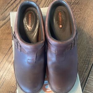 Merrill luxe plunge clog distressed leather